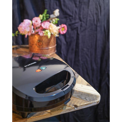 Сэндвичница Starwind SSM2301 750Вт черный