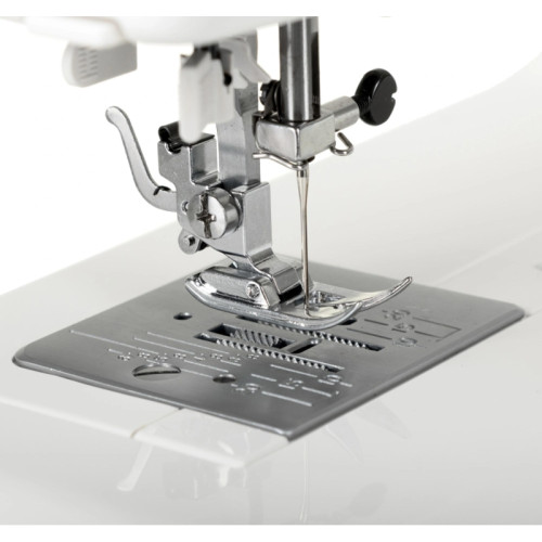 Швейная машина/ Швейная машина Janome Excellent Stitch 23 белый
