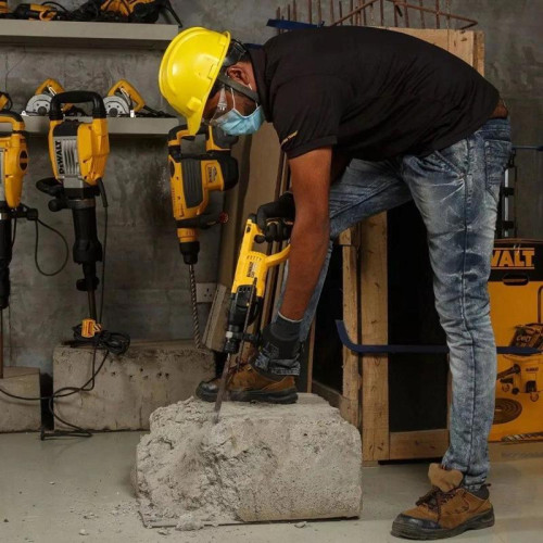 Перфоратор DeWalt DCH133M1-QW патрон:SDS-plus уд.:2.6Дж 18Вт аккум. (кейс в комплекте) Перфоратор DeWalt DCH133M1-QW патрон:SDS-plus уд.:2.6Дж 18Вт аккум. (кейс в комплекте)
