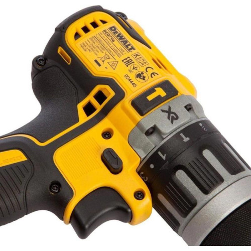 Дрель-шуруповерт DeWalt DCD796D2-QW аккум. патрон:быстрозажимной (кейс в комплекте) Дрель-шуруповерт DeWalt DCD796D2-QW аккум. патрон:быстрозажимной (кейс в комплекте)