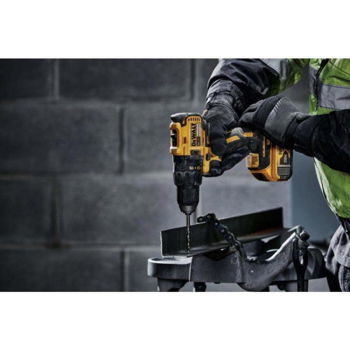 Дрель-шуруповерт DeWalt DCD777M2T аккум. патрон:быстрозажимной (кейс в комплекте)