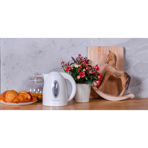 Чайник электрический Starwind SKP2211 1.7л. 2200Вт белый корпус: пластик
