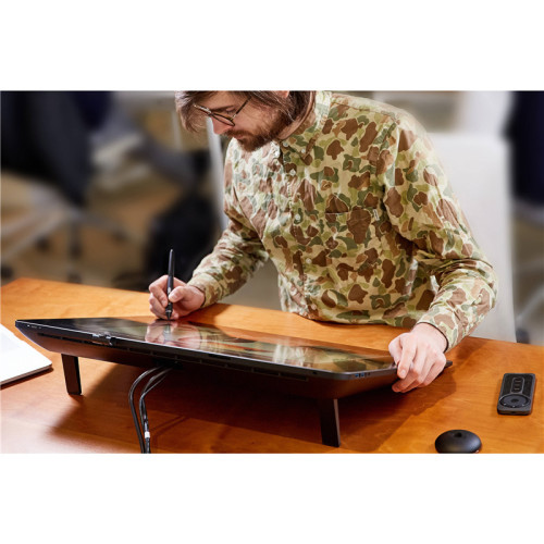 Интерактивный дисплей/ Wacom Cintiq Pro 24 Интерактивный дисплей/ Wacom Cintiq Pro 24