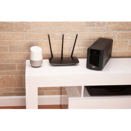 Источник бесперебойного питания APC Easy UPS 900 ВА, 480 Вт, линейно-интерактивный, автоматическая регулировка напряжения, 140–300 В, (2) Schuko CEE 7 розеток Резервная батарея, входной шнур 1,2 м, размеры (В x Ш x Г) 160 x 120 x 355 мм, вес 6 кг, стандар