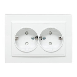 Розетка Минск/ Розетка Минск 2-местная СП с заземлением 16А белая защитные шторки