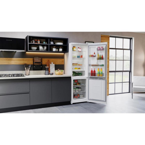 Холодильник Hotpoint HT 4180 W 2-хкамерн. белый/серебристый