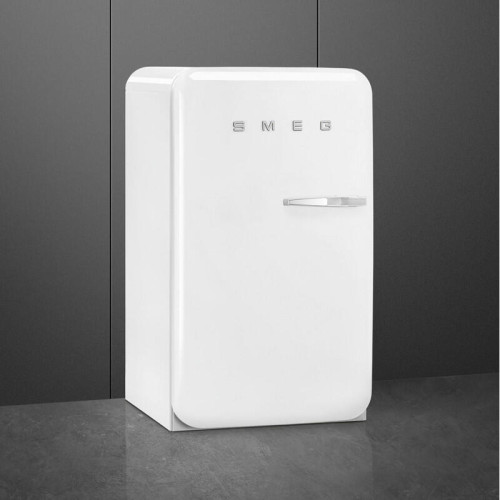 Холодильник SMEG/ Холодильник SMEG, отдельностоящий, стиль 50-х, однокамерный, внутренняя морозильная камера, объем 122 л, стандартный компрессор, энергоэффективность D, цвет белый