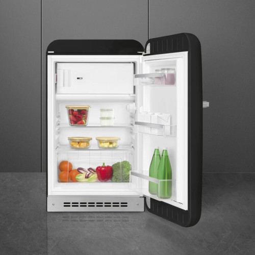 Холодильник SMEG/ Холодильник SMEG, отдельностоящий, стиль 50-х, однокамерный, внутренняя морозильная камера, объем 122 л, стандартный компрессор, энергоэффективность D, цвет черный