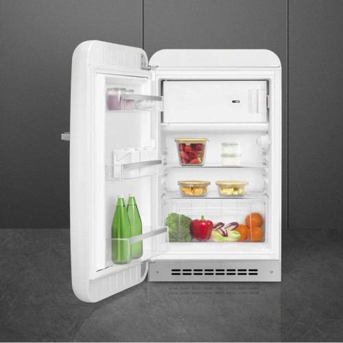 Холодильник SMEG/ Холодильник SMEG, отдельностоящий, стиль 50-х, однокамерный, внутренняя морозильная камера, объем 122 л, стандартный компрессор, энергоэффективность D, цвет белый