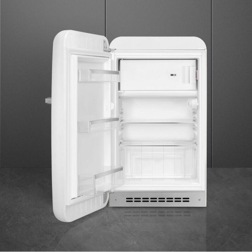 Холодильник SMEG/ Холодильник SMEG, отдельностоящий, стиль 50-х, однокамерный, внутренняя морозильная камера, объем 122 л, стандартный компрессор, энергоэффективность D, цвет белый