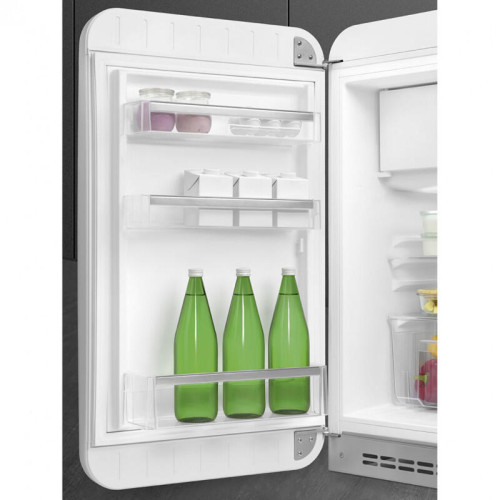 Холодильник SMEG/ Холодильник SMEG, отдельностоящий, стиль 50-х, однокамерный, внутренняя морозильная камера, объем 122 л, стандартный компрессор, энергоэффективность D, цвет белый