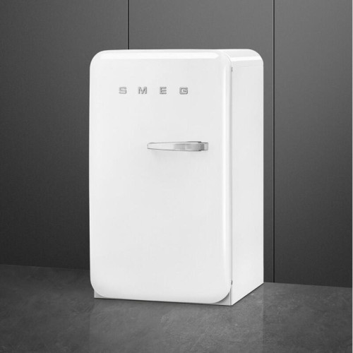 Холодильник SMEG/ Холодильник SMEG, отдельностоящий, стиль 50-х, однокамерный, внутренняя морозильная камера, объем 122 л, стандартный компрессор, энергоэффективность D, цвет белый