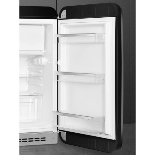 Холодильник SMEG/ Холодильник SMEG, отдельностоящий, стиль 50-х, однокамерный, внутренняя морозильная камера, объем 122 л, стандартный компрессор, энергоэффективность D, цвет черный