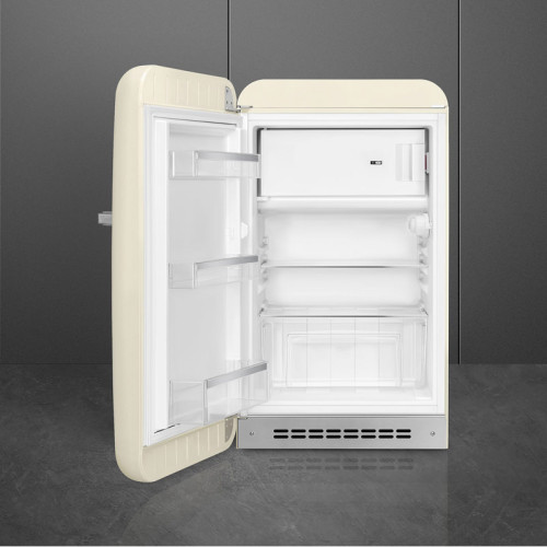 Холодильник SMEG/ Холодильник SMEG, отдельностоящий, однодверный, LED подсветка, внутренняя морозильная камера, электромеханический контроль температуры, стандартный компрессор, полезный объем 105 л, энергоэффективность D, уровень шума 35 дБ, цвет кремовы