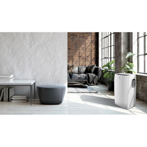 Кондиционер мобильный/ Кондиционер мобильный Electrolux Loft EACM-8 CL/N3 белый площ.21м2