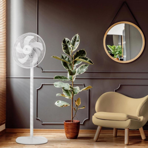 Вентилятор напольный/ Вентилятор напольный Electrolux EFF-1005 45Вт скоростей:3 белый