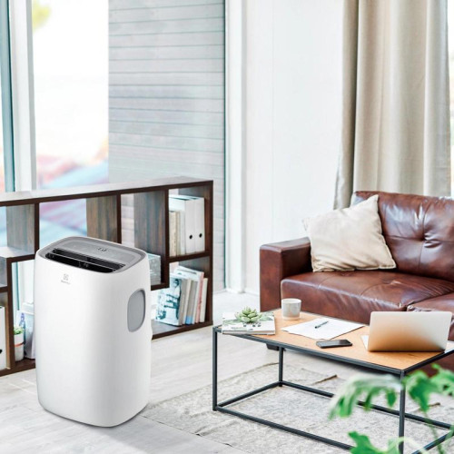 Кондиционер мобильный/ Кондиционер мобильный Electrolux Loft EACM-11 CL/N3 белый площ.27м2