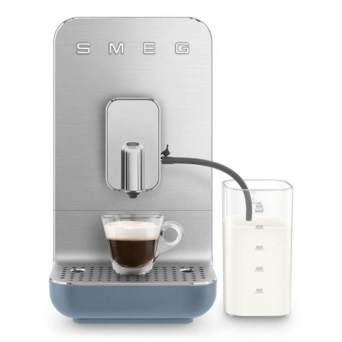 Автоматическая кофемашина Smeg, мощность 1350 Вт, регулируемый уровень помола, размер порции, жесткость воды, подсветка диспенсера, автоматическое выключение, кнопочное управление, объем резервуара 1.4 л, поддон для сбора капель, давление 19 бар, цвет син Автоматическая кофемашина Smeg, мощность 1350 Вт, регулируемый уровень помола, размер порции, жесткость воды, подсветка диспенсера, автоматическое выключение, кнопочное управление, объем резервуара 1.4 л, поддон для сбора капель, давление 19 бар, цвет син