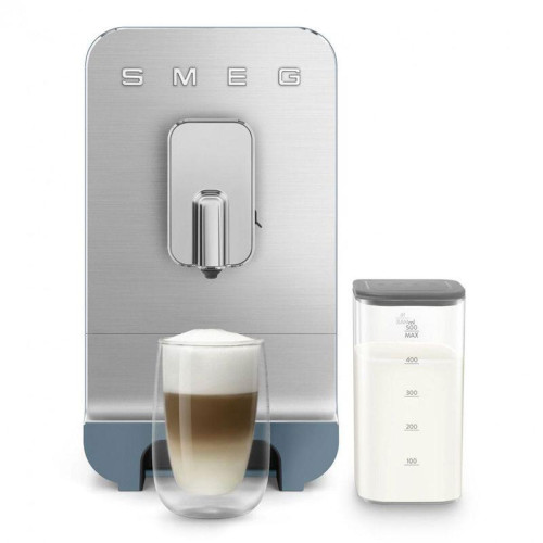 Автоматическая кофемашина Smeg, мощность 1350 Вт, регулируемый уровень помола, размер порции, жесткость воды, подсветка диспенсера, автоматическое выключение, кнопочное управление, объем резервуара 1.4 л, поддон для сбора капель, давление 19 бар, цвет син Автоматическая кофемашина Smeg, мощность 1350 Вт, регулируемый уровень помола, размер порции, жесткость воды, подсветка диспенсера, автоматическое выключение, кнопочное управление, объем резервуара 1.4 л, поддон для сбора капель, давление 19 бар, цвет син