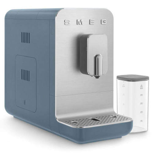 Автоматическая кофемашина Smeg, мощность 1350 Вт, регулируемый уровень помола, размер порции, жесткость воды, подсветка диспенсера, автоматическое выключение, кнопочное управление, объем резервуара 1.4 л, поддон для сбора капель, давление 19 бар, цвет син Автоматическая кофемашина Smeg, мощность 1350 Вт, регулируемый уровень помола, размер порции, жесткость воды, подсветка диспенсера, автоматическое выключение, кнопочное управление, объем резервуара 1.4 л, поддон для сбора капель, давление 19 бар, цвет син