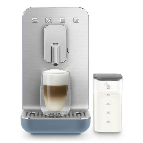Автоматическая кофемашина Smeg, мощность 1350 Вт, регулируемый уровень помола, размер порции, жесткость воды, подсветка диспенсера, автоматическое выключение, кнопочное управление, объем резервуара 1.4 л, поддон для сбора капель, давление 19 бар, цвет син Автоматическая кофемашина Smeg, мощность 1350 Вт, регулируемый уровень помола, размер порции, жесткость воды, подсветка диспенсера, автоматическое выключение, кнопочное управление, объем резервуара 1.4 л, поддон для сбора капель, давление 19 бар, цвет син