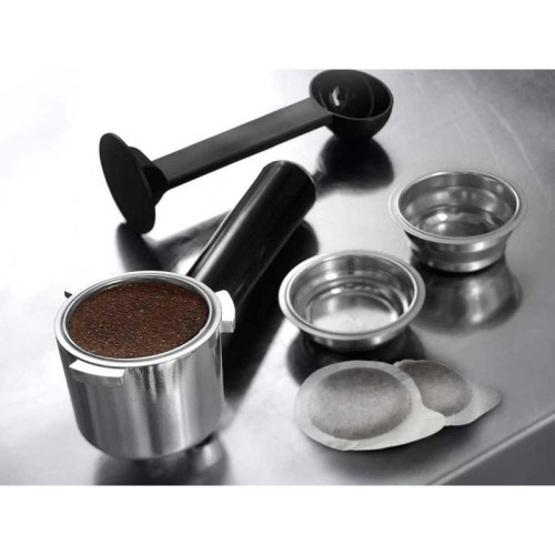 Кофеварка рожковая Delonghi EC685.W 1350Вт белый