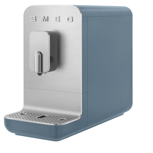 Автоматическая кофемашина Smeg, мощность 1350 Вт, регулируемый уровень помола, размер порции, жесткость воды, подсветка диспенсера, автоматическое выключение, кнопочное управление, объем резервуара 1.4 л, поддон для сбора капель, давление 19 бар, цвет син Автоматическая кофемашина Smeg, мощность 1350 Вт, регулируемый уровень помола, размер порции, жесткость воды, подсветка диспенсера, автоматическое выключение, кнопочное управление, объем резервуара 1.4 л, поддон для сбора капель, давление 19 бар, цвет син