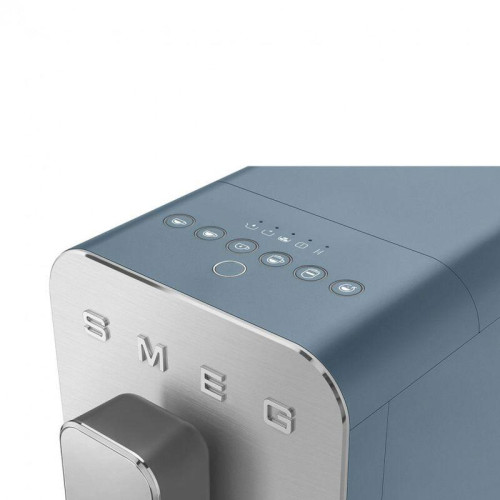 Автоматическая кофемашина Smeg, мощность 1350 Вт, регулируемый уровень помола, размер порции, жесткость воды, подсветка диспенсера, автоматическое выключение, кнопочное управление, объем резервуара 1.4 л, поддон для сбора капель, давление 19 бар, цвет син Автоматическая кофемашина Smeg, мощность 1350 Вт, регулируемый уровень помола, размер порции, жесткость воды, подсветка диспенсера, автоматическое выключение, кнопочное управление, объем резервуара 1.4 л, поддон для сбора капель, давление 19 бар, цвет син