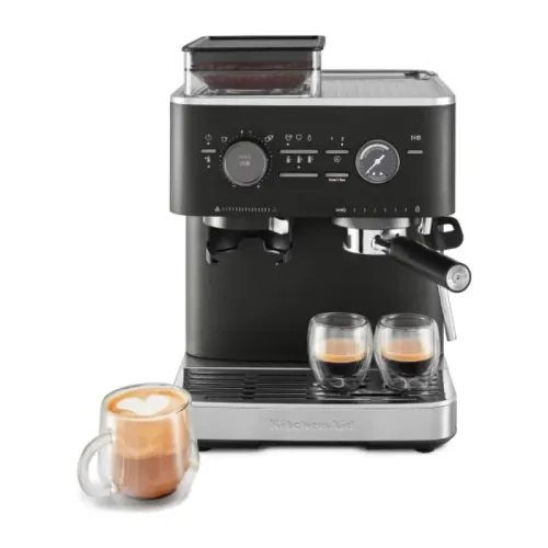 Полуавтоматическая кофемашина KitchenAid, давление 15 бар, 15 уровней помола, объем резервуара для воды 2.5 л, автоматический капучинатор, одновременное приготовление двух чашек, индикатор наличия зерен, индикация уровня воды, цвет черный чугун