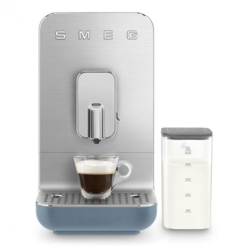 Автоматическая кофемашина Smeg, мощность 1350 Вт, регулируемый уровень помола, размер порции, жесткость воды, подсветка диспенсера, автоматическое выключение, кнопочное управление, объем резервуара 1.4 л, поддон для сбора капель, давление 19 бар, цвет син Автоматическая кофемашина Smeg, мощность 1350 Вт, регулируемый уровень помола, размер порции, жесткость воды, подсветка диспенсера, автоматическое выключение, кнопочное управление, объем резервуара 1.4 л, поддон для сбора капель, давление 19 бар, цвет син