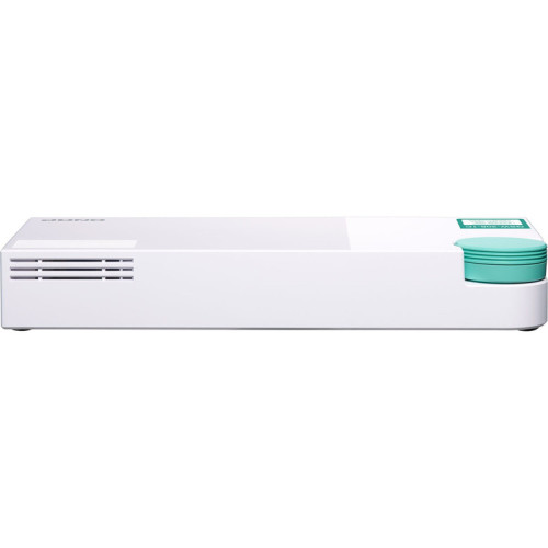 Коммутатор/ QNAP QSW-308-1C Unmanaged 10 Gb / s switch with 3 SFP + ports, of which 1 is combined with RJ-45, and 8 1 Gb / s RJ-45 ports, bandwidth up to 76 Gb / s, support JumboFrame