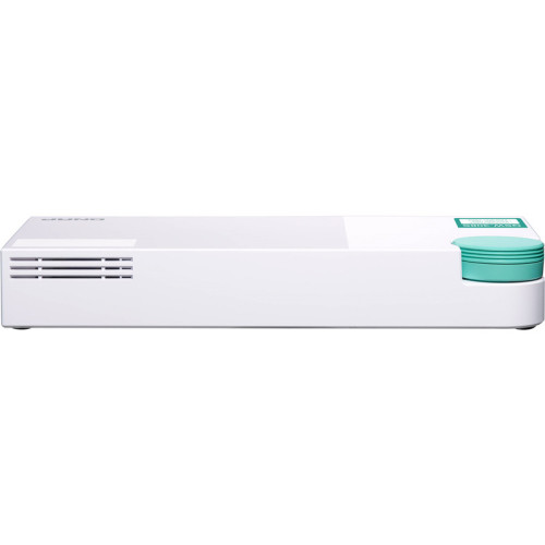 Коммутатор/ QNAP QSW-308S Unmanaged 10 Gb / s switch with 3 SFP + ports and 8 1 Gb / s RJ-45 ports, throughput up to 76 Gb / s, JumboFrame support