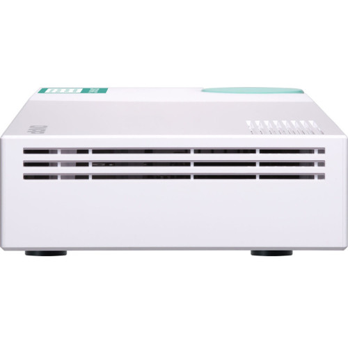 Коммутатор/ QNAP QSW-308-1C Unmanaged 10 Gb / s switch with 3 SFP + ports, of which 1 is combined with RJ-45, and 8 1 Gb / s RJ-45 ports, bandwidth up to 76 Gb / s, support JumboFrame