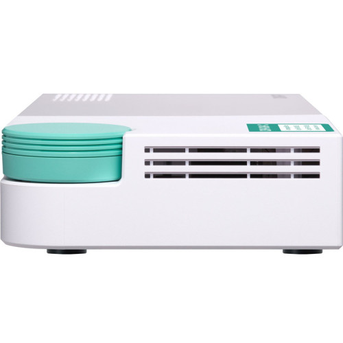 Коммутатор/ QNAP QSW-308-1C Unmanaged 10 Gb / s switch with 3 SFP + ports, of which 1 is combined with RJ-45, and 8 1 Gb / s RJ-45 ports, bandwidth up to 76 Gb / s, support JumboFrame