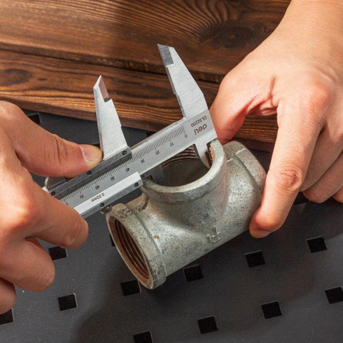 Штангенциркуль Deli DL92200 200мм, метрическая шкала