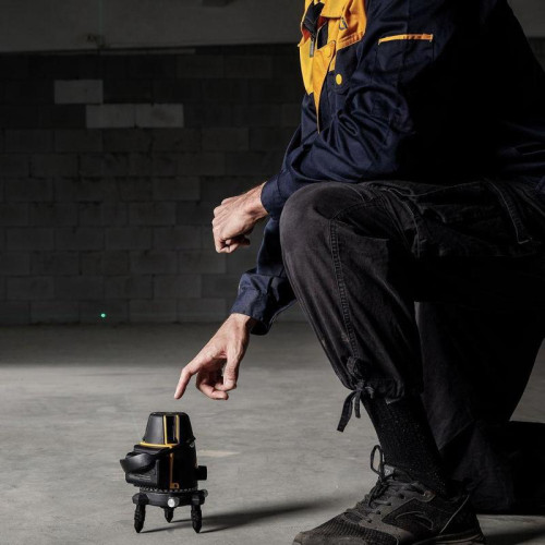 Лазерный уровень Deli DL332305 5 лучей(зеленый цвет), точность +/-1,5мм/7м, угол самовыравнивания 3°, 2АКБ 4 А*ч+ЗУ, время работы до 4 часов, кейс