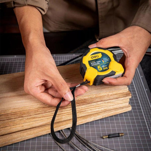 Рулетка Deli DL3796  5м*19мм, Автостоп, ударопрочный корпус, метрическая