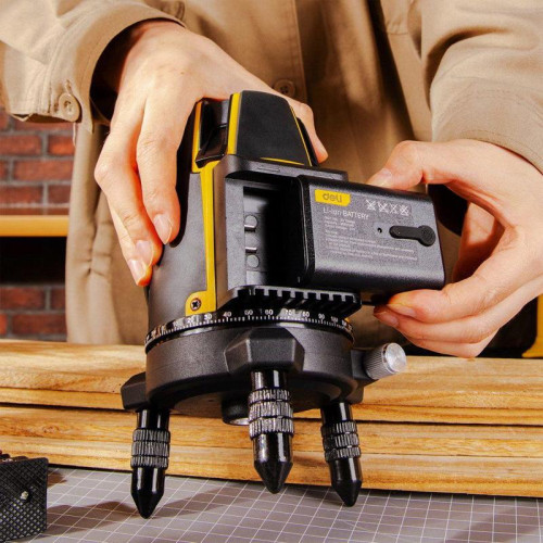 Лазерный уровень Deli DL332303 3 луча(зеленый цвет), точность +/-1,5мм/7м, угол самовыравнивания 3°, 1АКБ 3 А*ч+ЗУ, время работы до 6 часов, кейс