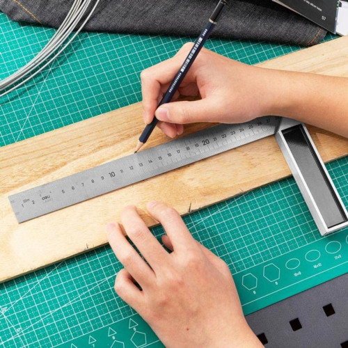 Угловая линейка стальная Deli DL302300 300мм, нержавеющая сталь + алюминиевое основание