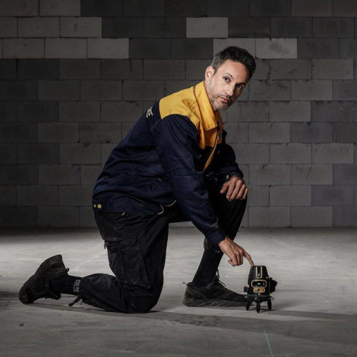 Лазерный уровень Deli DL332303 3 луча(зеленый цвет), точность +/-1,5мм/7м, угол самовыравнивания 3°, 1АКБ 3 А*ч+ЗУ, время работы до 6 часов, кейс