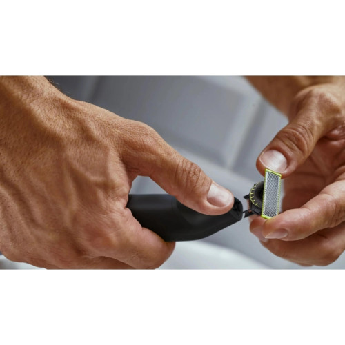 Триммер/ Триммер Philips OneBlade Pro QP6542/15 черный (насадок в компл:3шт)