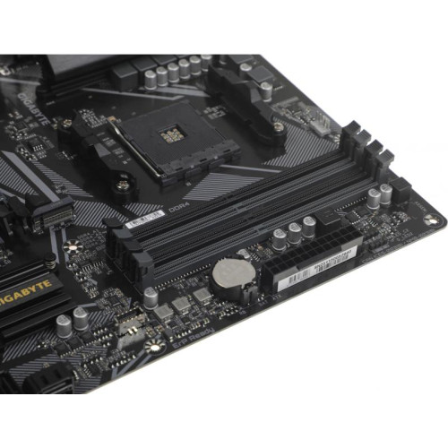 Материнская плата Gigabyte B550M DS3H AC R2 Soc-AM4 AMD B550 4xDDR4 mATX AC`97 8ch(7.1) GbLAN RAID+HDMI+DP