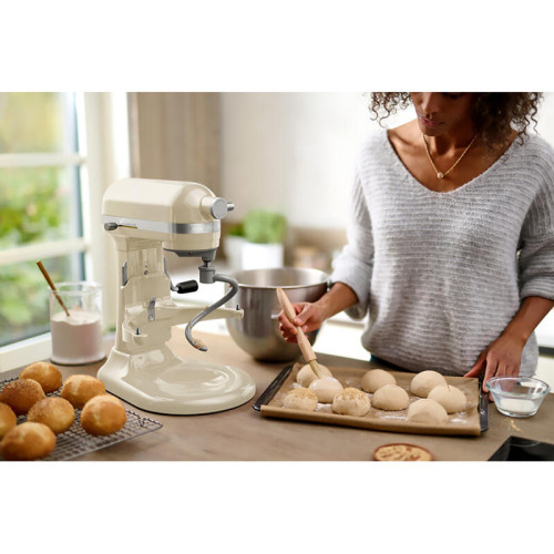 Настольный миксер с выдвижной чашей KitchenAid, 5.6 л, мощность 375 Вт, планетарное вращение, механическое управление, 11 скоростей, венчик/крюк для теста/лопатка для смешивания, цвет бежевый Настольный миксер с выдвижной чашей KitchenAid, 5.6 л, мощность 375 Вт, планетарное вращение, механическое управление, 11 скоростей, венчик/крюк для теста/лопатка для смешивания, цвет бежевый