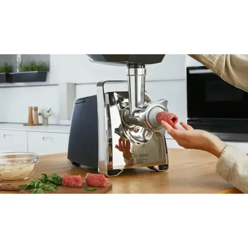 Мясорубка BOSCH MFW67440 Мясорубка 700Вт, 3.5 кг/мин, реверс, насадки: шинковка, кеббе, колбас