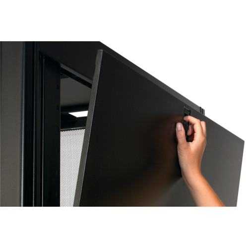 Шкаф/ NetShelter SX 42U 750mm Wide x 1070mm Deep Enclosure with Sides Black