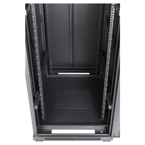 Шкаф коммутационный Lanmaster (TWT-CBB-27U-6X8-P1) напольный 27U 600x800мм пер.дв.перфор. задн.дв.перфор.2-хст. 2 бок.пан. 800кг черный IP20 сталь