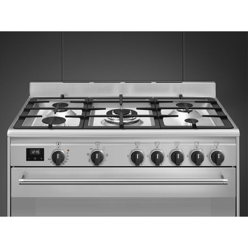 Варочный центр Smeg/ Варочный центр Smeg, Classica, серия Concerto, газовая варочная панель, комбинированное управление, таймер, акустический сигнал окончания приготовления, объем духовки 115 л, галогенное освещение, 3 стекла в дверце, энергоэффективность