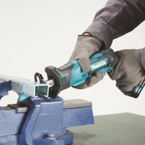 Сабельная пила Makita JR105DZ аккум. 3300ход/мин Сабельная пила Makita JR105DZ аккум. 3300ход/мин