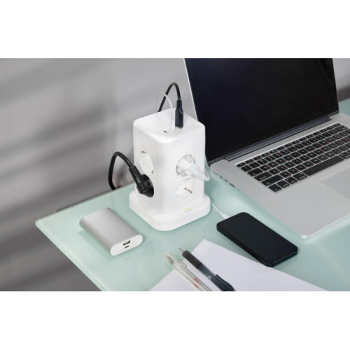 Удлинитель/ DOMINIC Удлинитель У08K 8 мест 2P+PE 1,5м 3х1,0мм2 16А/250В USB A+C 20Вт белый IEK
