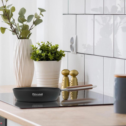 Сковорода/ Сковорода Rondell Fjord RDA-1795 круглая 26см покрытие: Xylan Plus ручка несъемная (без крышки) черный